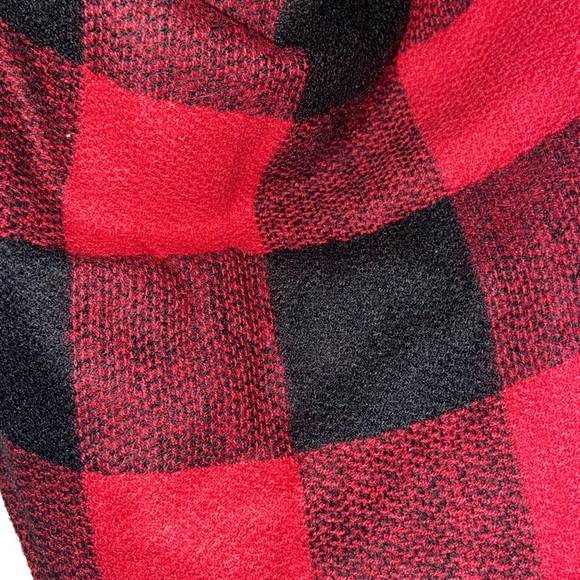 Red and black blanket scarf - Picture 2 of 5